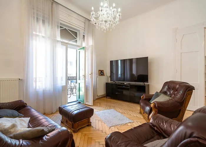Garys Bright And Spacious Two Bedroom Flat Near Danube