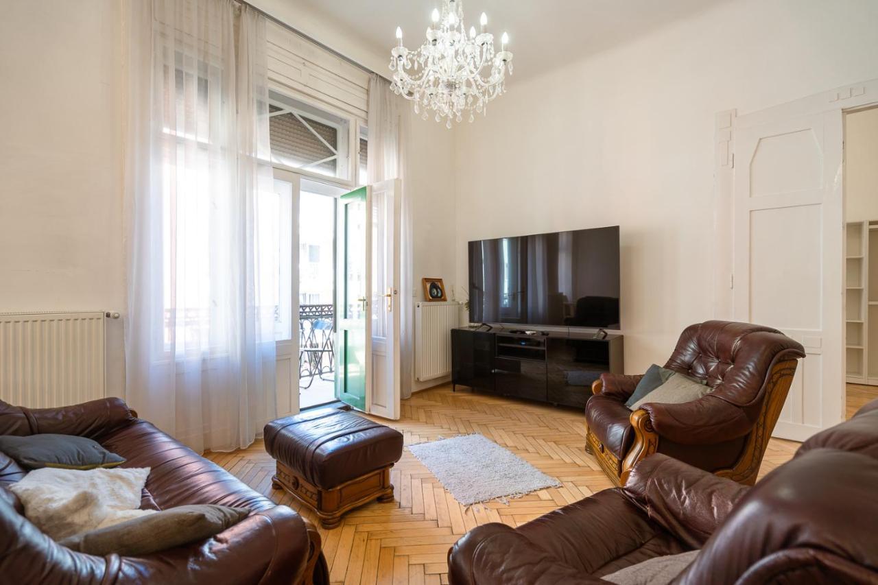Garys Bright And Spacious Two Bedroom Flat Near Danube Apartman Budapest